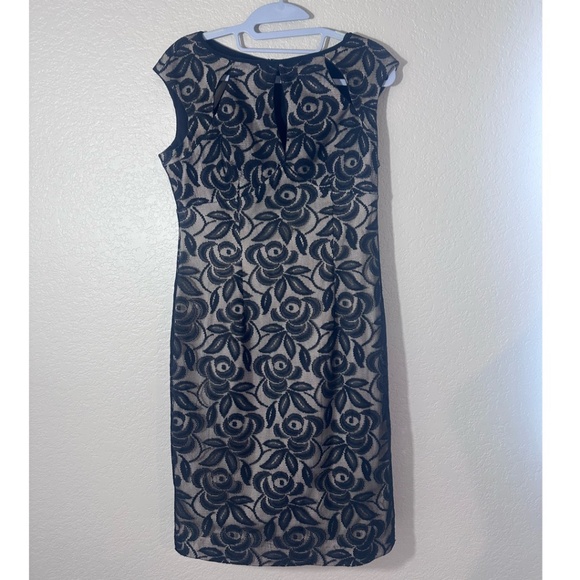 Maggie London Black Lace Sheath Sleeveless Dress - Picture 3 of 6